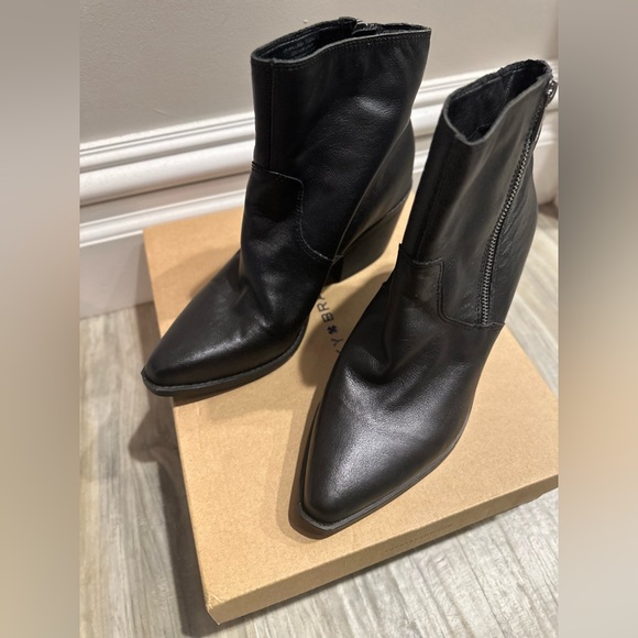 NWT Lucky Brand Wallinda Bootie - Picture 10 of 16